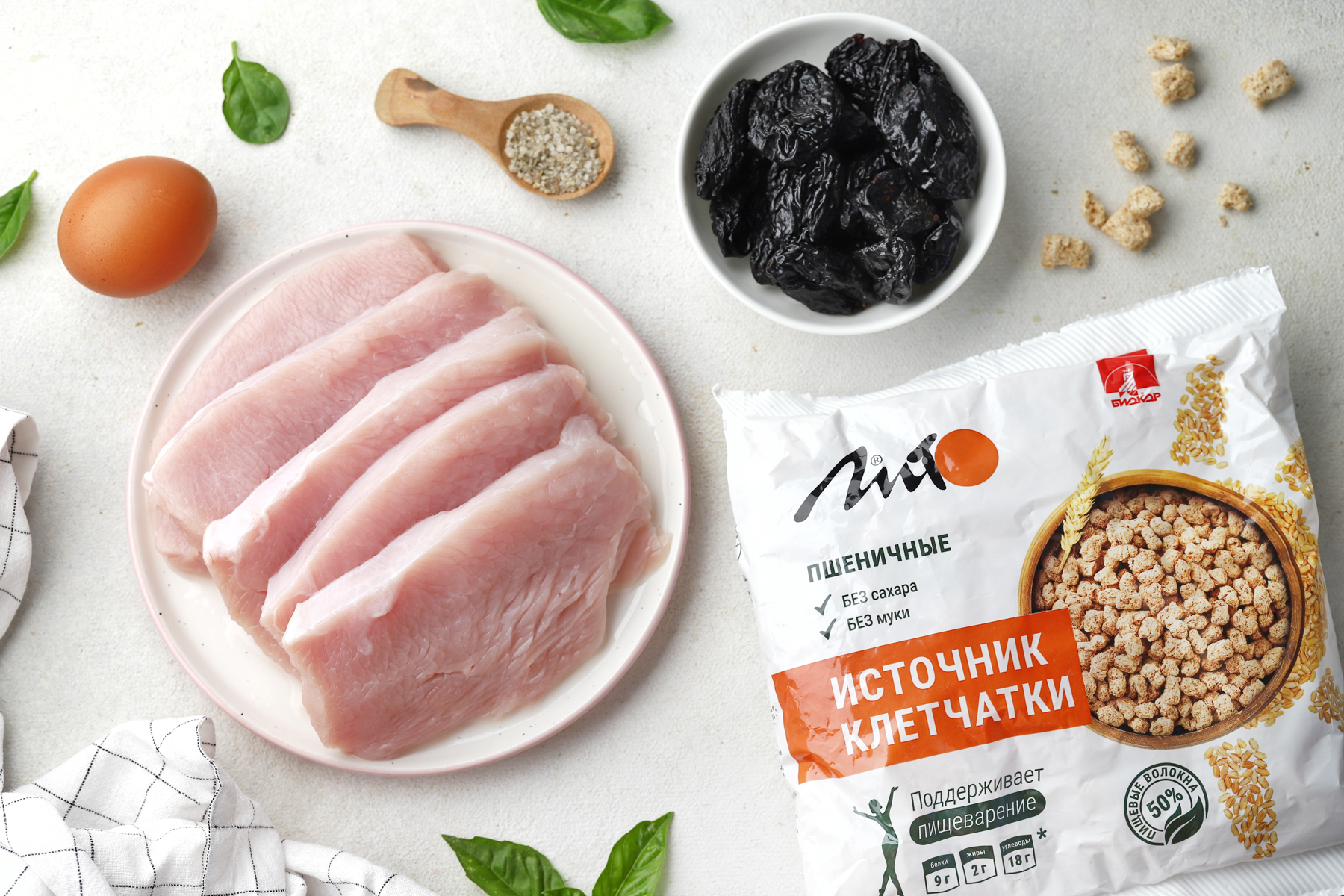 Рулетики из индейки с черносливом и панировкой из отрубей «Лито»